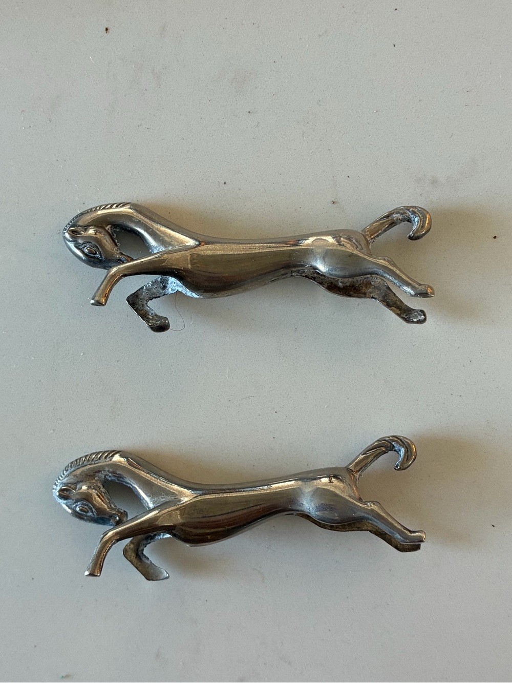 Vintage silver-plated horse knife rests (repose-couteaux).
